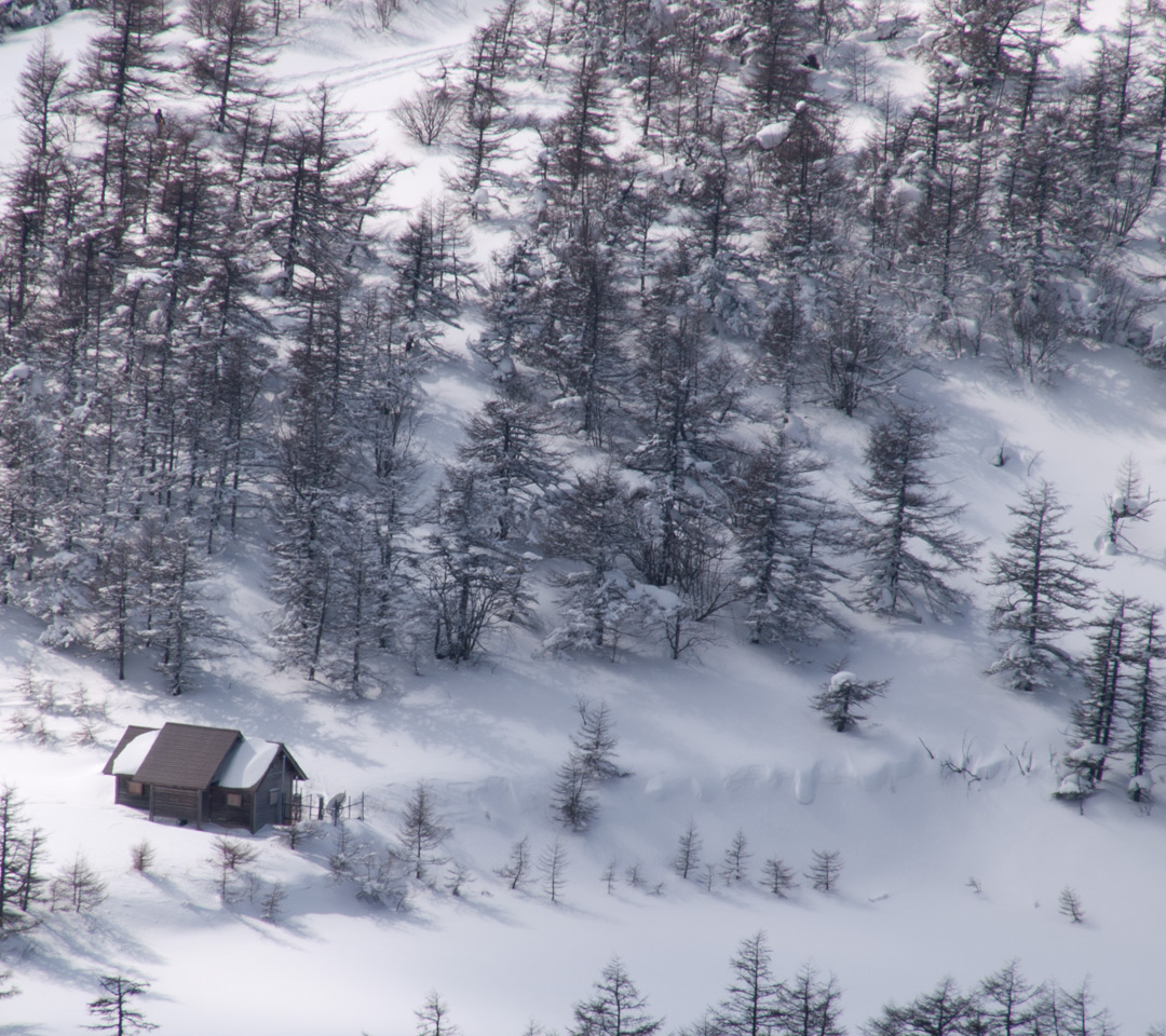 篭の登山から見下ろす景色　雪景色　スマートフォン壁紙