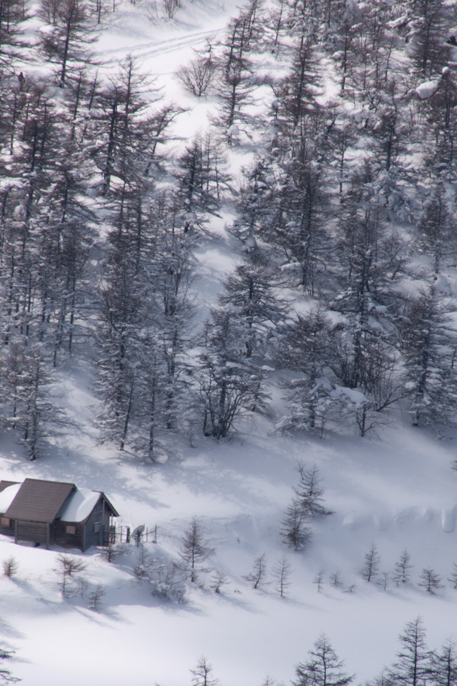 篭の登山から見下ろす景色　雪景色　スマートフォン壁紙