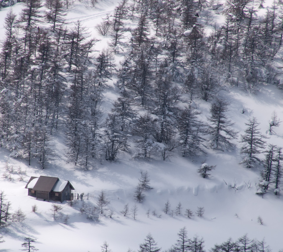 篭の登山から見下ろす景色　雪景色　スマートフォン壁紙