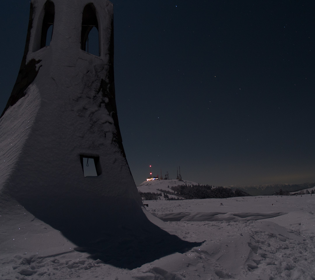 月明かりの美しの塔と王ヶ頭、北アルプス　月夜の景色　スマートフォン壁紙