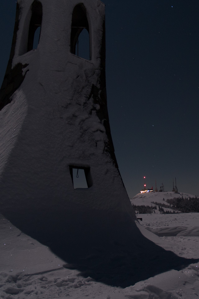 月明かりの美しの塔と王ヶ頭、北アルプス　月夜の景色　スマートフォン壁紙