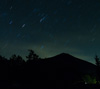 男体山と秋の夜空　星空のスマホ壁紙