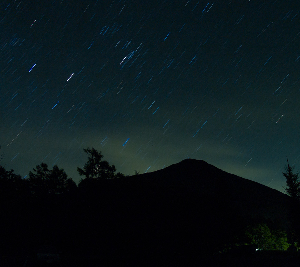 男体山と秋の夜空　星空　スマートフォン壁紙