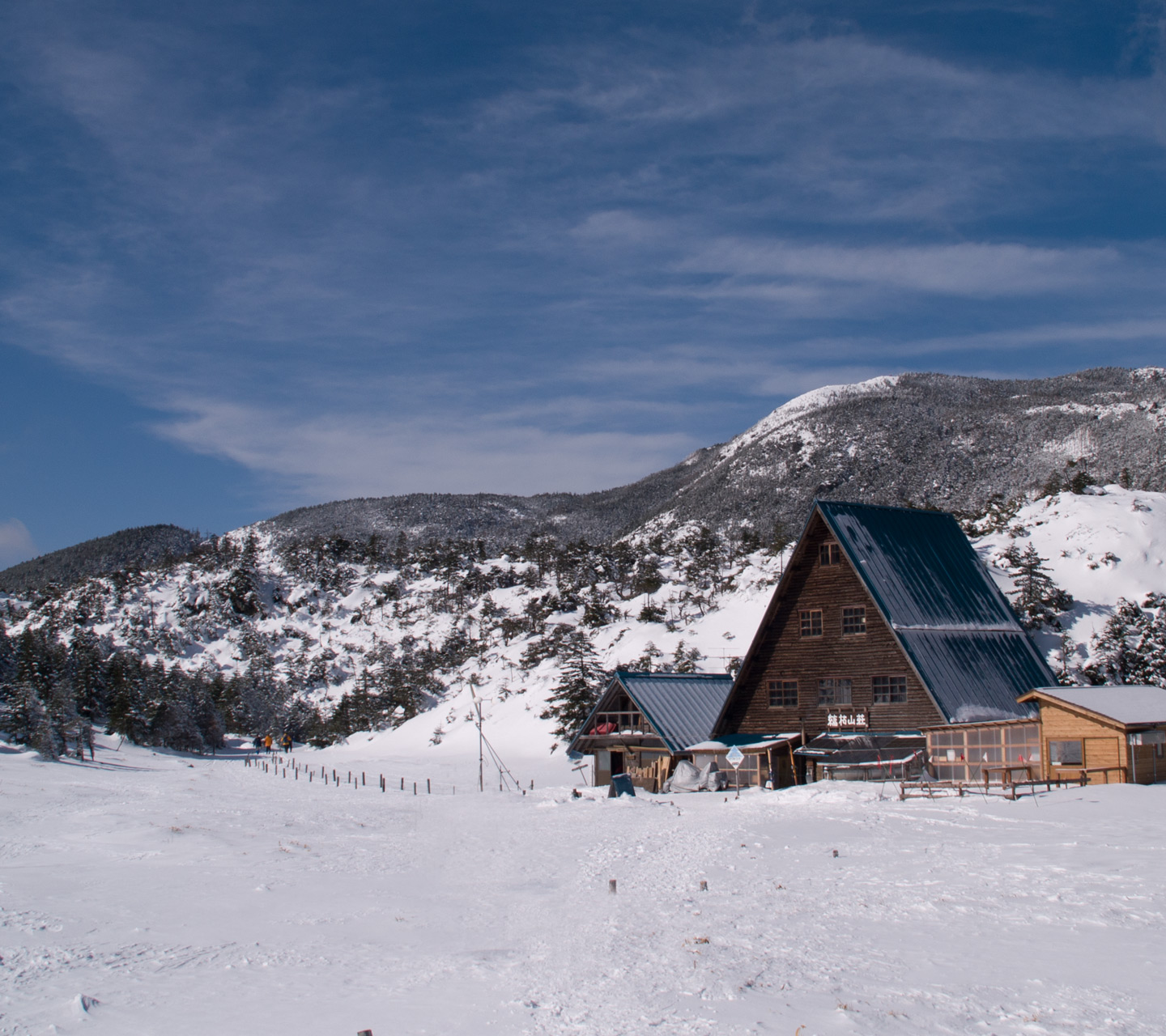 北八ヶ岳　縞枯山荘　雪景色（北八ヶ岳）　スマートフォン壁紙