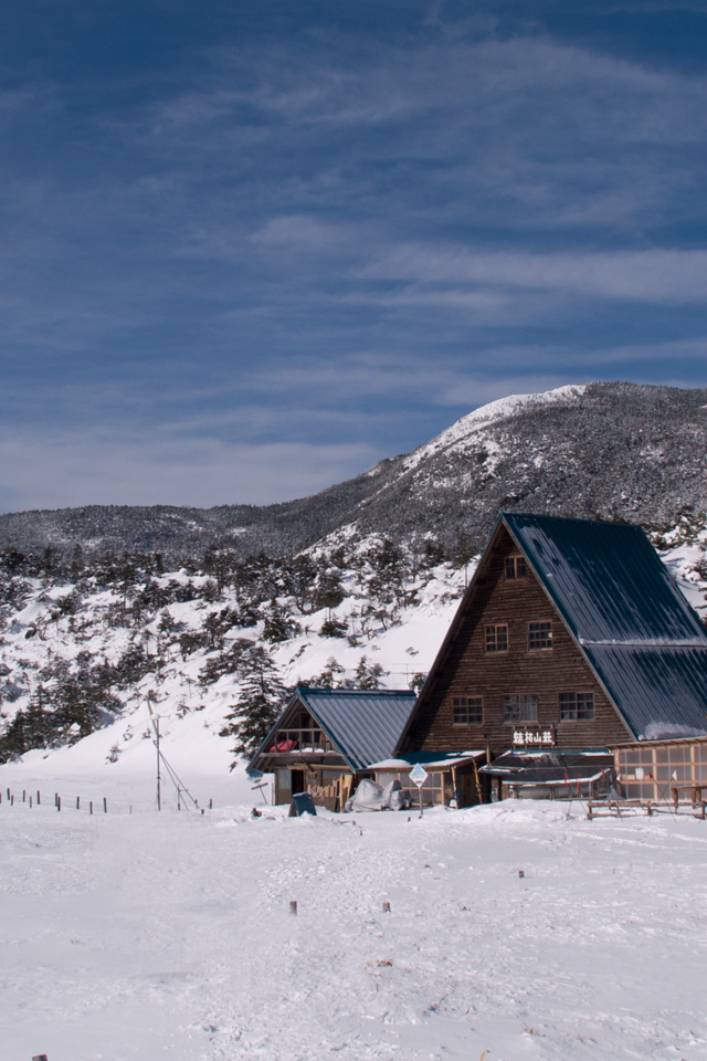 北八ヶ岳　縞枯山荘　雪景色（北八ヶ岳）　スマートフォン壁紙