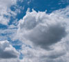 面白い形の夏の雲　スマートフォン壁紙