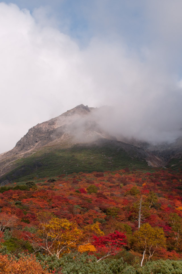 紅葉の那須岳　山の景色（栃木県）　スマートフォン壁紙