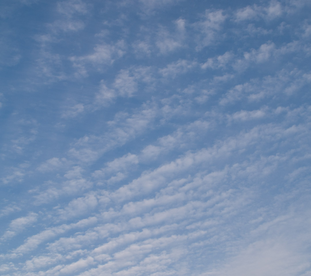 うろこ雲　秋の雲　スマートフォン壁紙