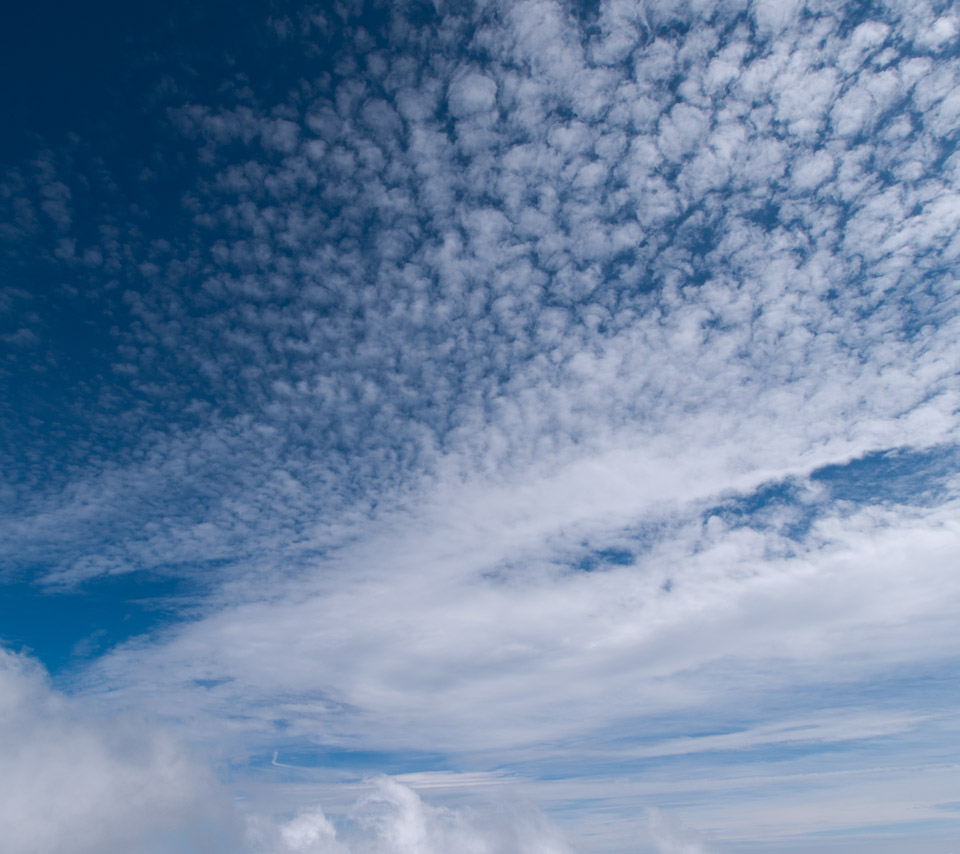 まだら雲　秋の雲　スマートフォン壁紙