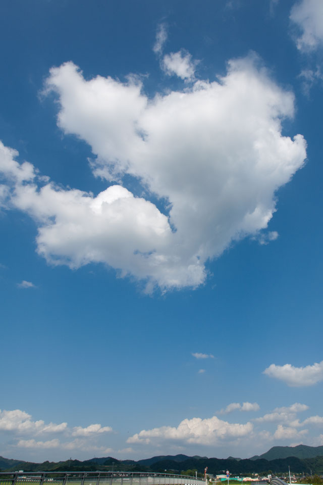 わた雲　秋の雲　スマートフォン壁紙