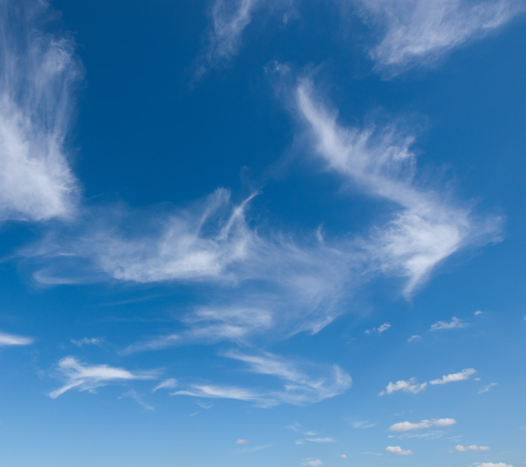 足のあるヤリ　ユニークな雲　スマートフォン壁紙