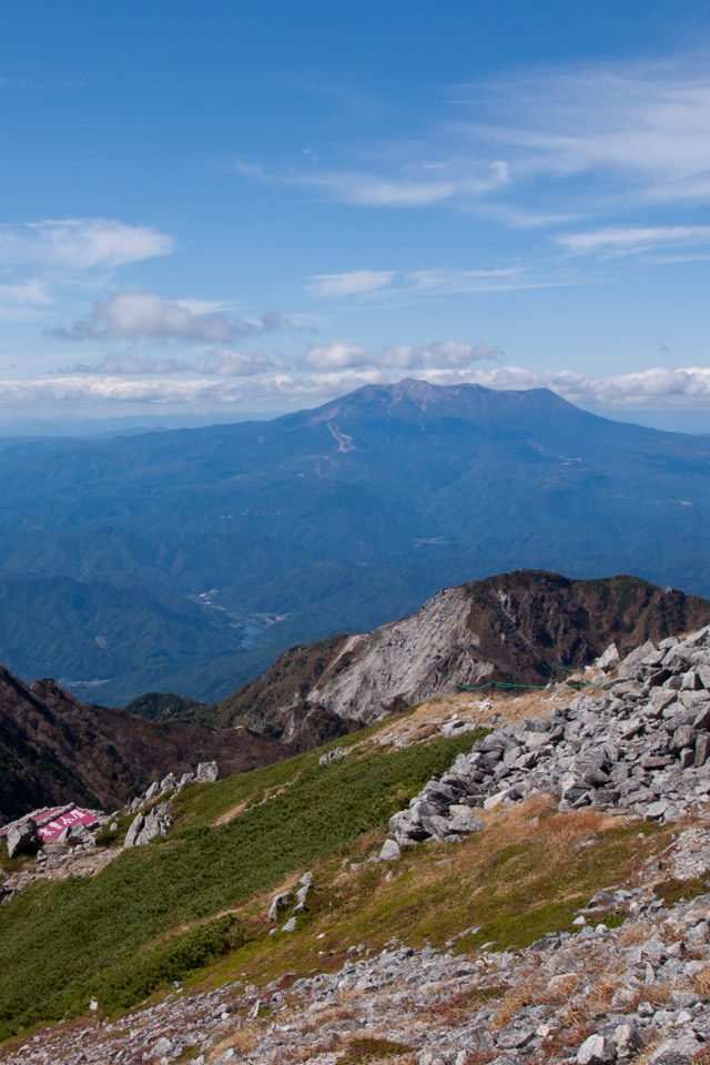 御嶽山（木曽駒ヶ岳より）　山の景色（長野県）　スマートフォン壁紙