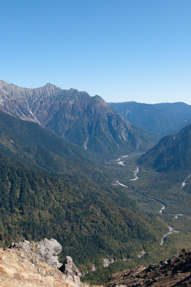 上高地と穂高連峰（焼岳より）　山の景色（長野県）　スマートフォン壁紙