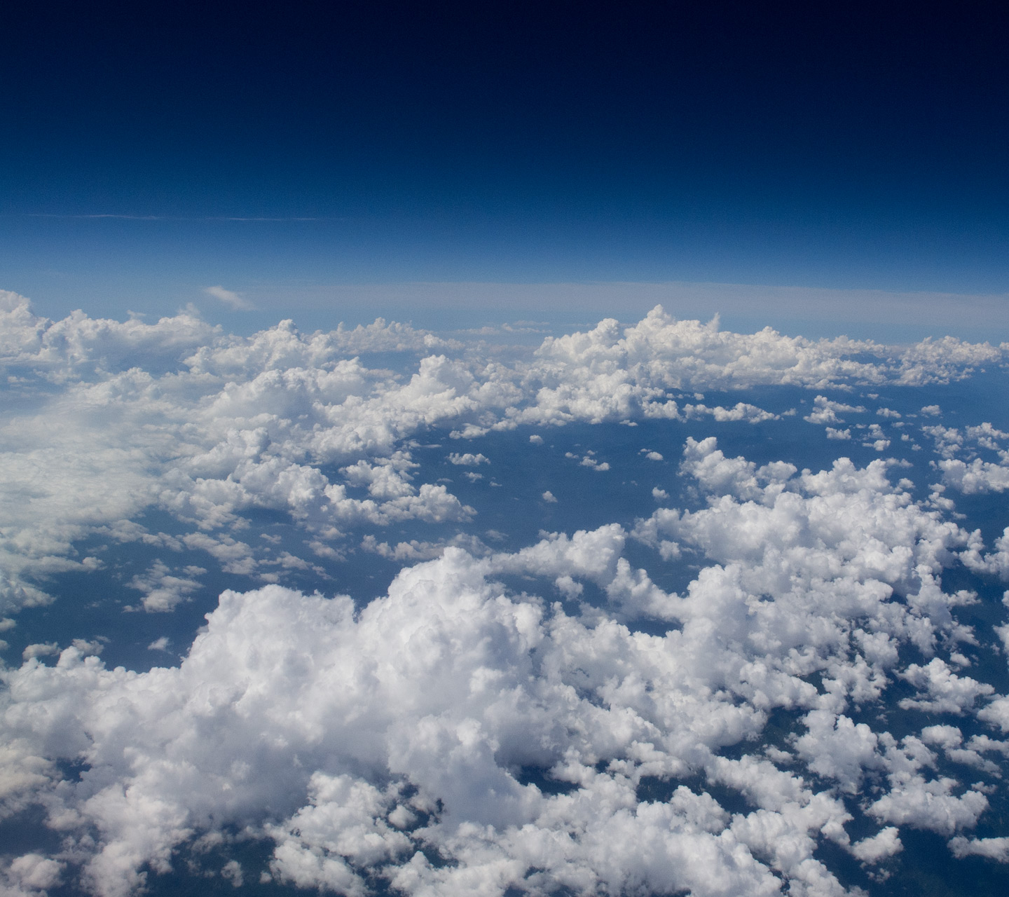 空から見る積乱雲　高度一万メートル　スマートフォン壁紙