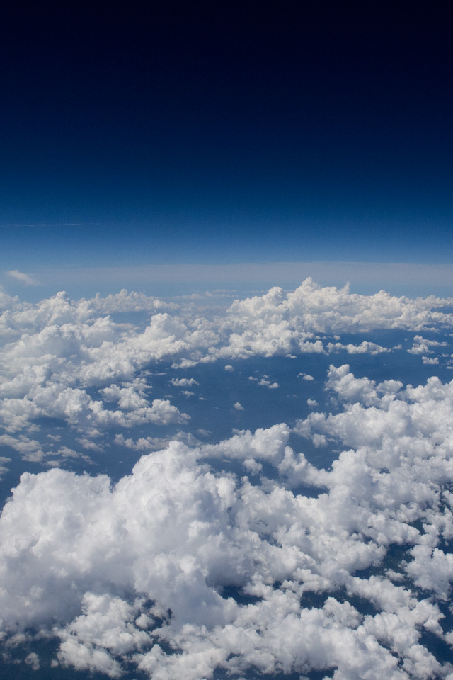 空から見る積乱雲　高度一万メートル　スマートフォン壁紙