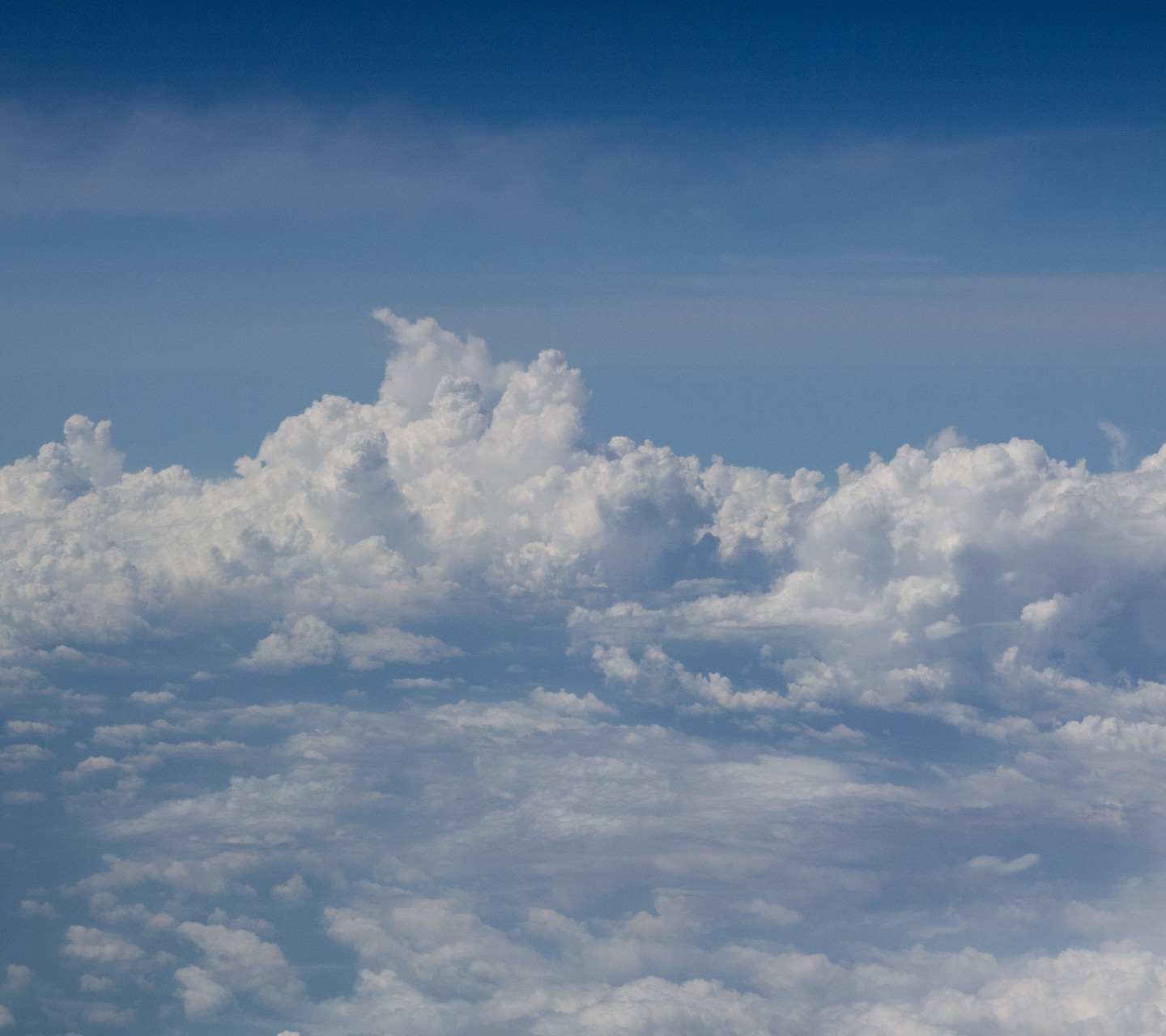空から見る入道雲　高度一万メートル　スマートフォン壁紙