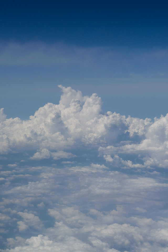 空から見る入道雲　高度一万メートル　スマートフォン壁紙