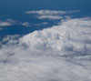 空から見る積乱雲　高度一万メートルのスマートフォン待受