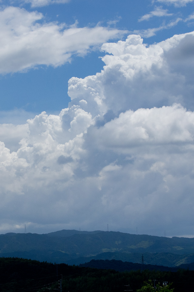 入道雲　夏の風物詩　スマートフォン壁紙