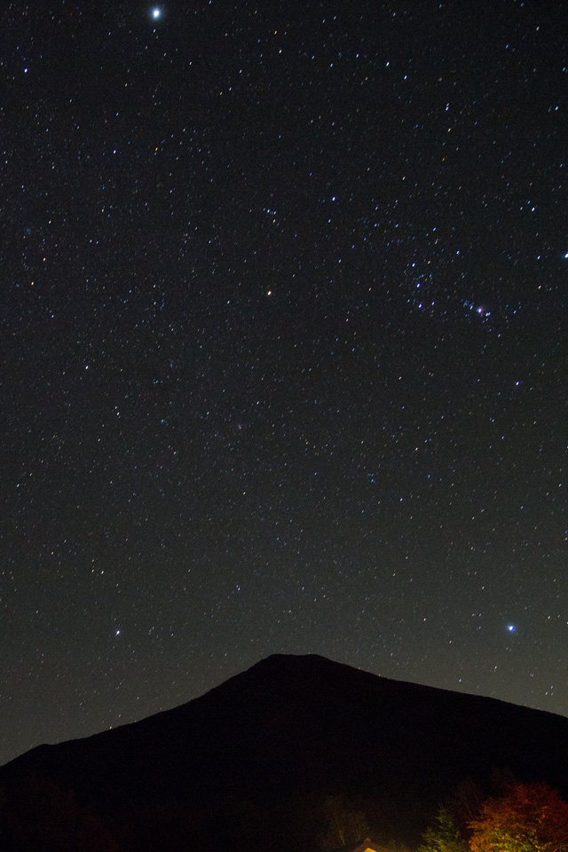 満天の星空と男体山　星空　スマートフォン壁紙