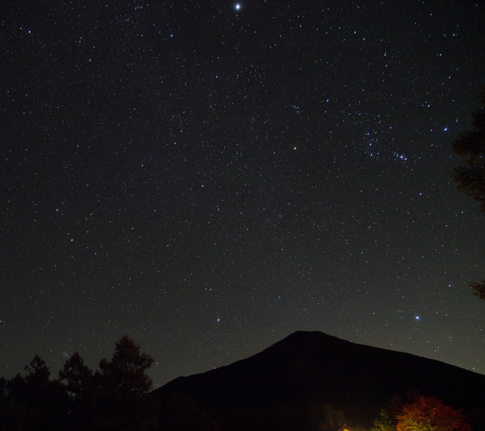 満天の星空と男体山　星空　スマートフォン壁紙