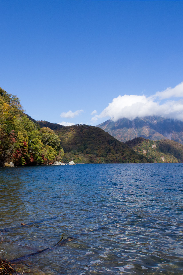 秋の中禅寺湖　湖・川　スマートフォン壁紙