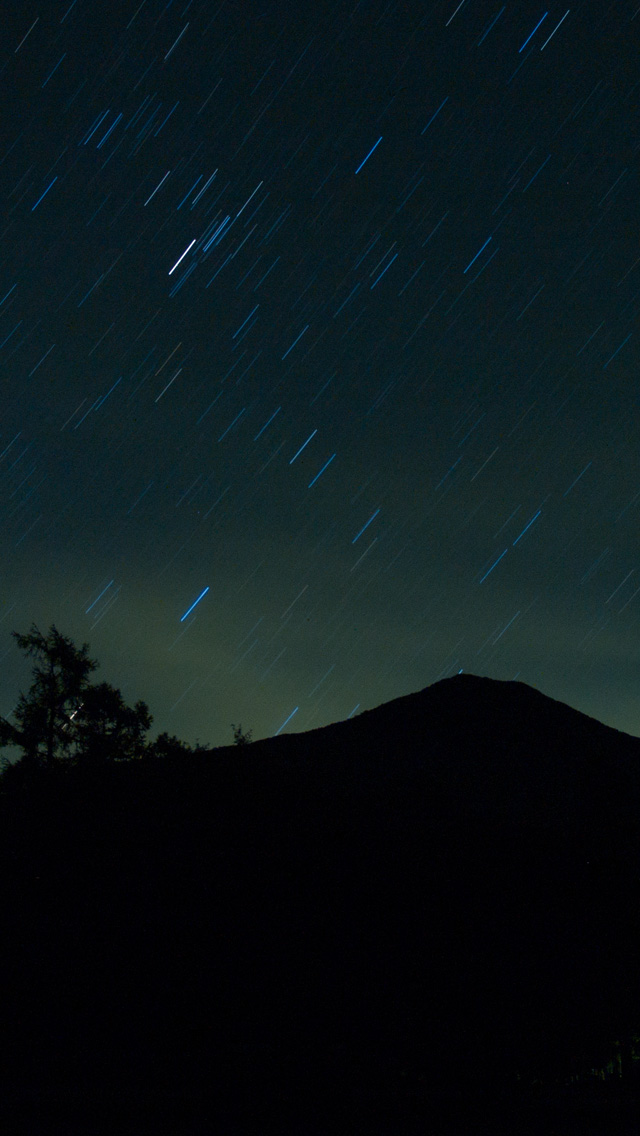 男体山と秋の夜空　星空　スマートフォン壁紙